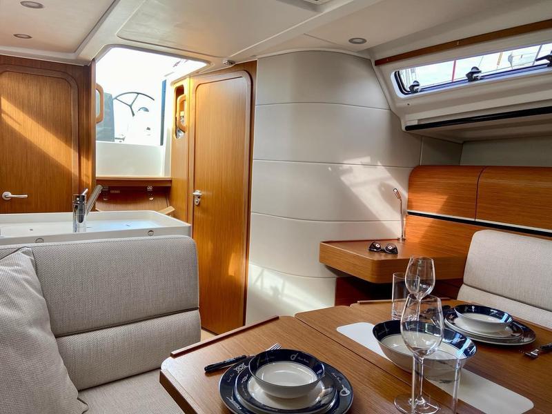 Book yachts online - sailboat - Dehler 38 SQ - Blue Eye - rent