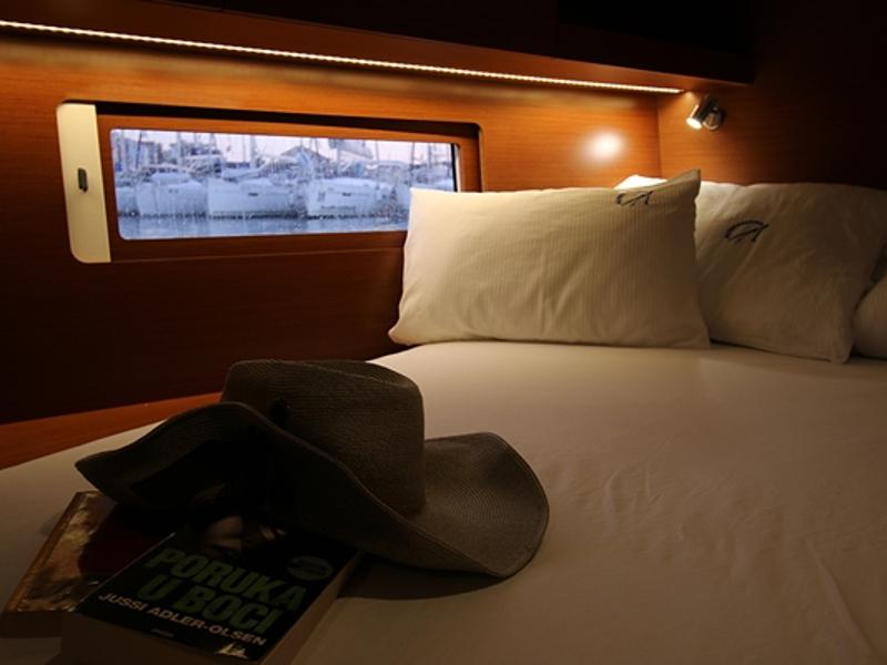 Book yachts online - sailboat - Oceanis 51.1 First Line - Pisces - rent