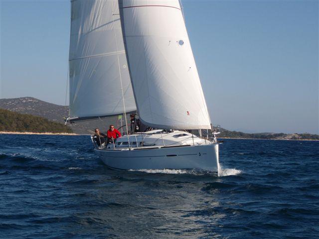 Book yachts online - sailboat - First 35 - Leo - rent