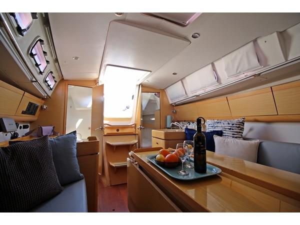 Book yachts online - sailboat - First 35 - Aquarius - rent