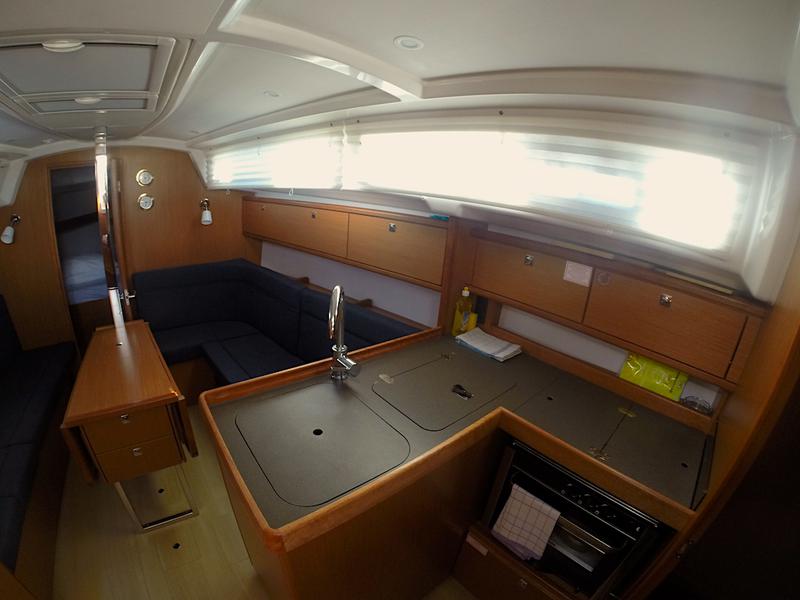 Book yachts online - sailboat - Bavaria Cruiser 34 - Eurybia - rent
