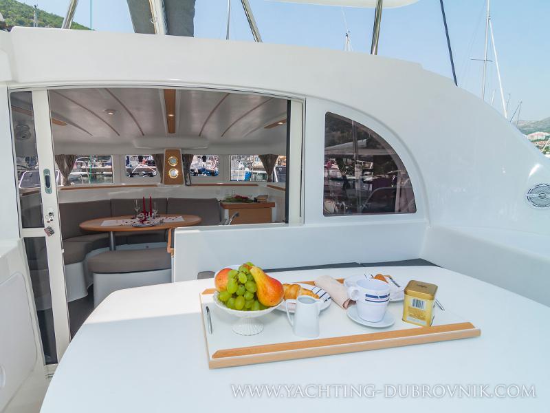 Book yachts online - catamaran - Lagoon 380 - Gratia - rent
