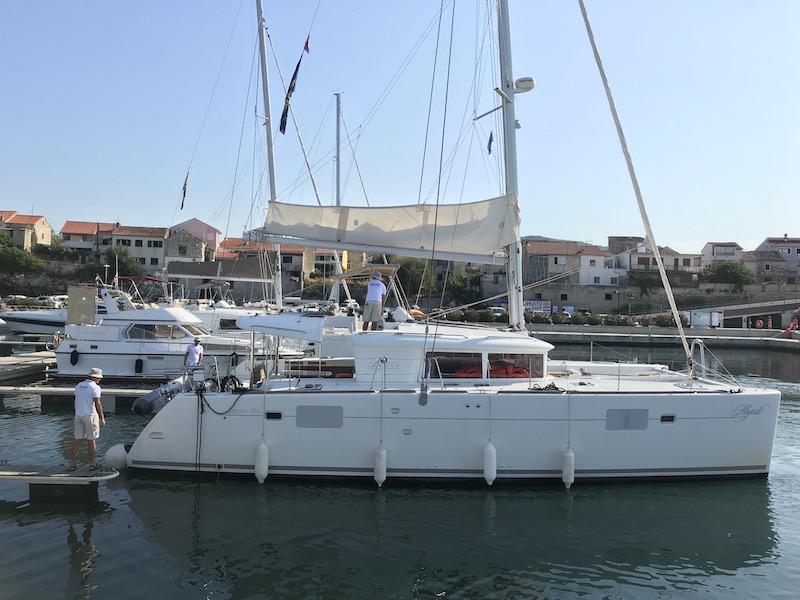 Book yachts online - catamaran - Lagoon 450 - MAJESTIC - rent