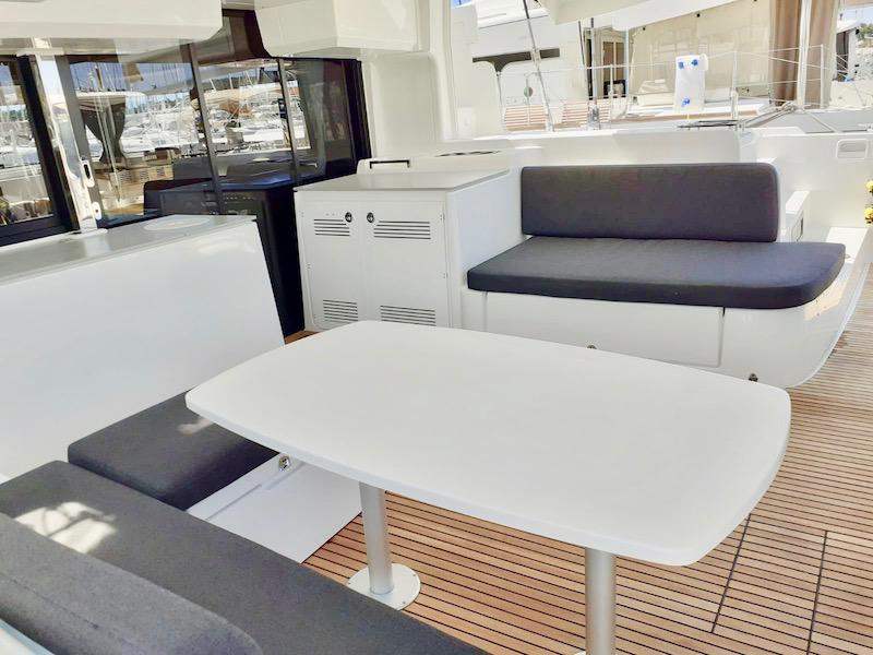 Book yachts online - catamaran - Lagoon 46 - BUTTERFLY - rent
