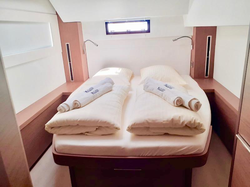 Book yachts online - catamaran - Lagoon 46 - BUTTERFLY - rent