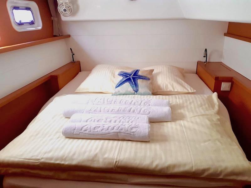 Book yachts online - catamaran - Lagoon 450 F - BAGIRA - rent