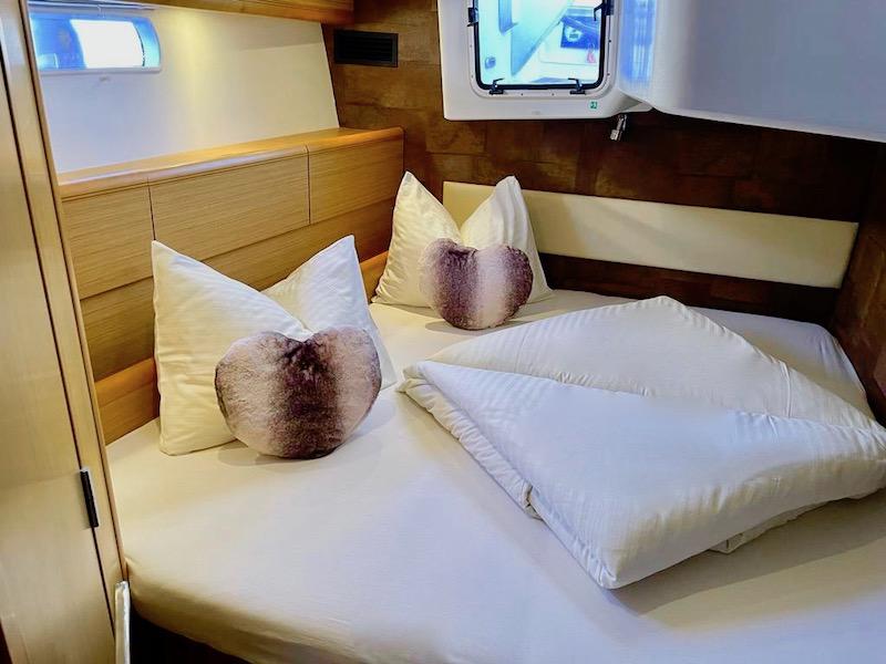 Book yachts online - sailboat - Jeanneau 57 - CHAMPAGNE - rent