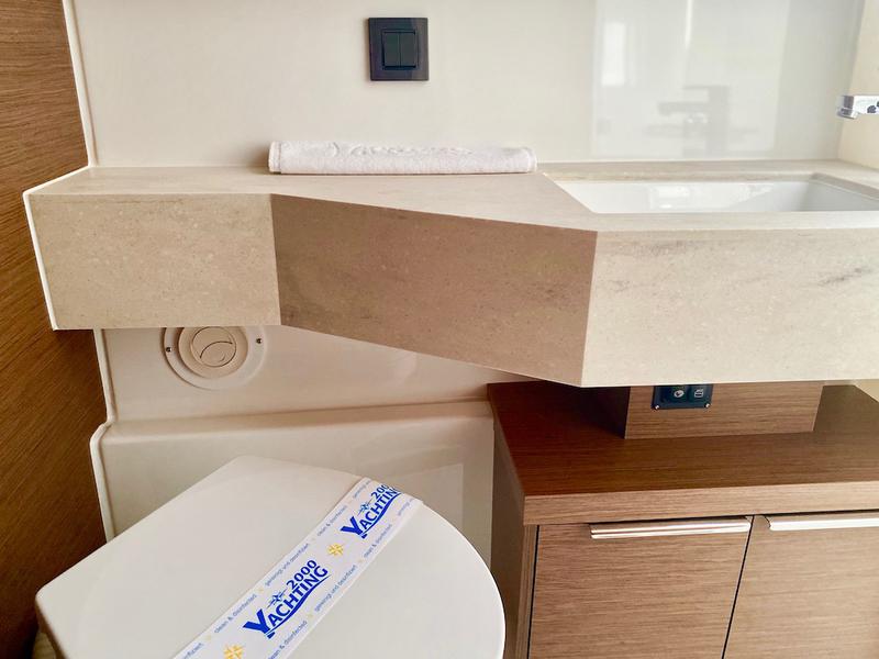 Book yachts online - catamaran - Lagoon 46 - RURU - rent