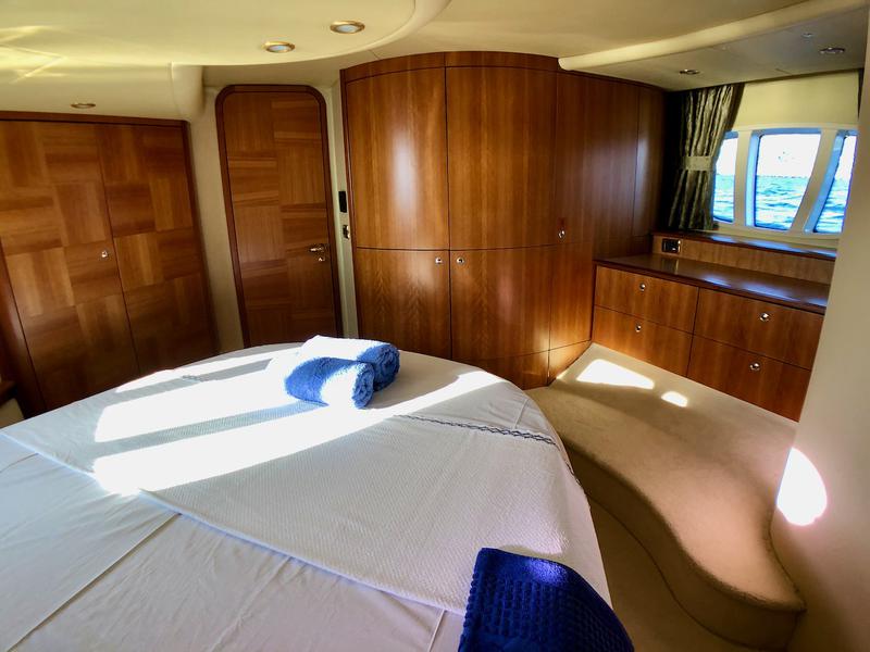 Book yachts online - motorboat - Azimut 55 - Cosmos - rent