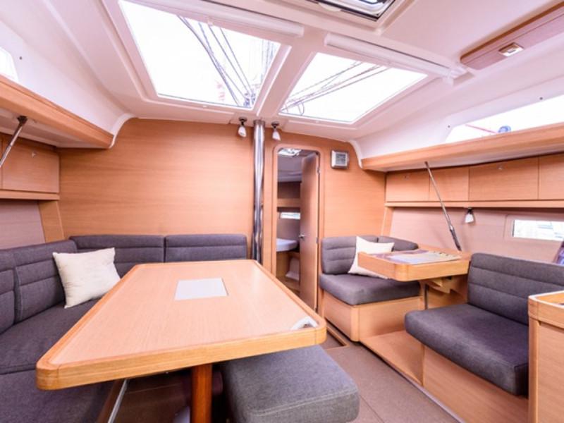 Book yachts online - sailboat - Dufour 410 Grand Large - EC- 411-15-F - rent
