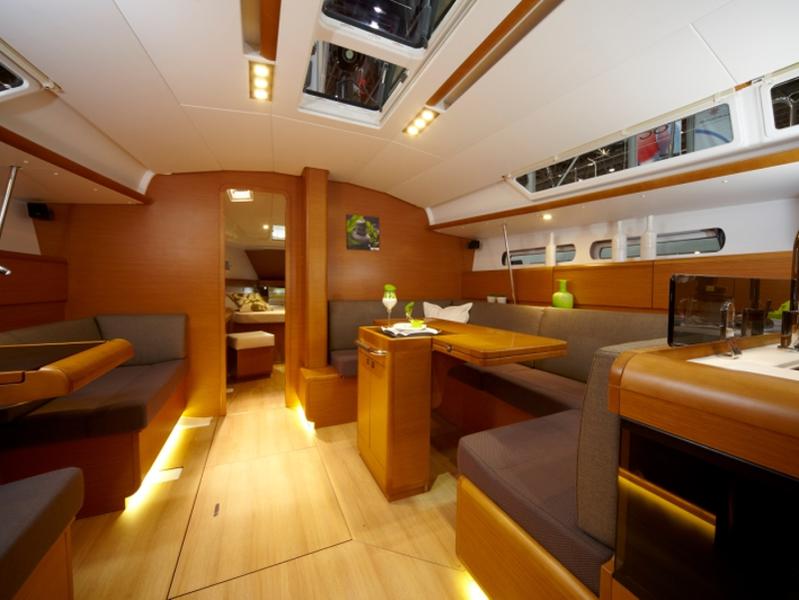 Book yachts online - sailboat - Sun Odyssey 439 - EC- 439-12-G - rent