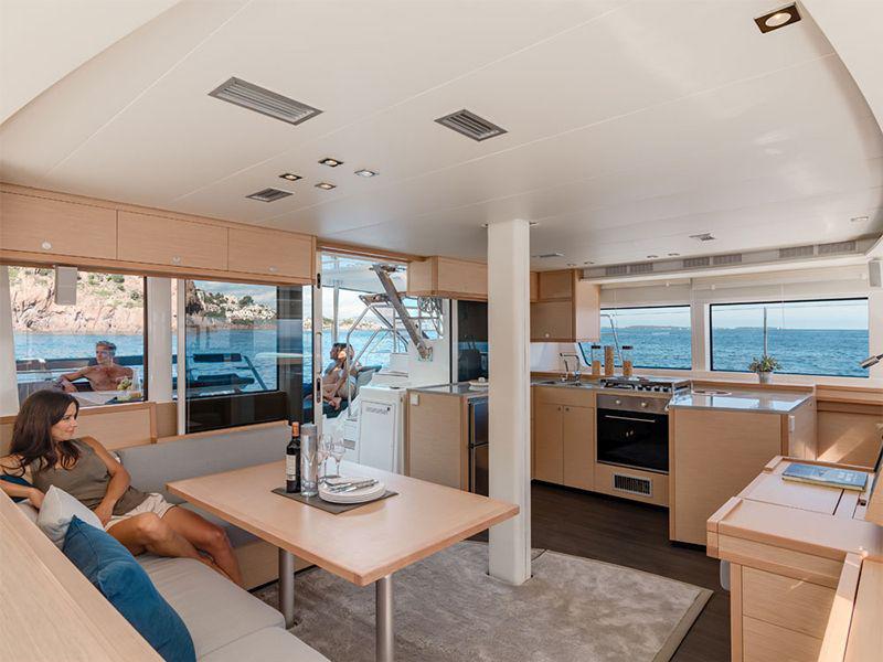 Book yachts online - catamaran - Lagoon 52 - EC- L52-17-CR - rent