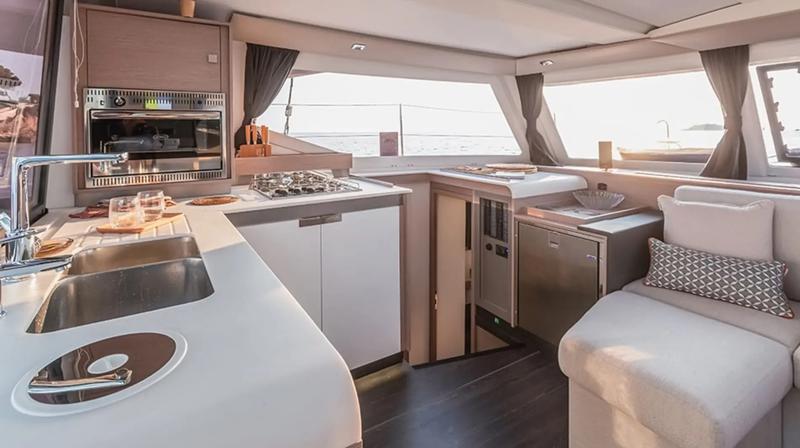 Book yachts online - catamaran - Isla 40 - PRES- ISL-21-CA - rent