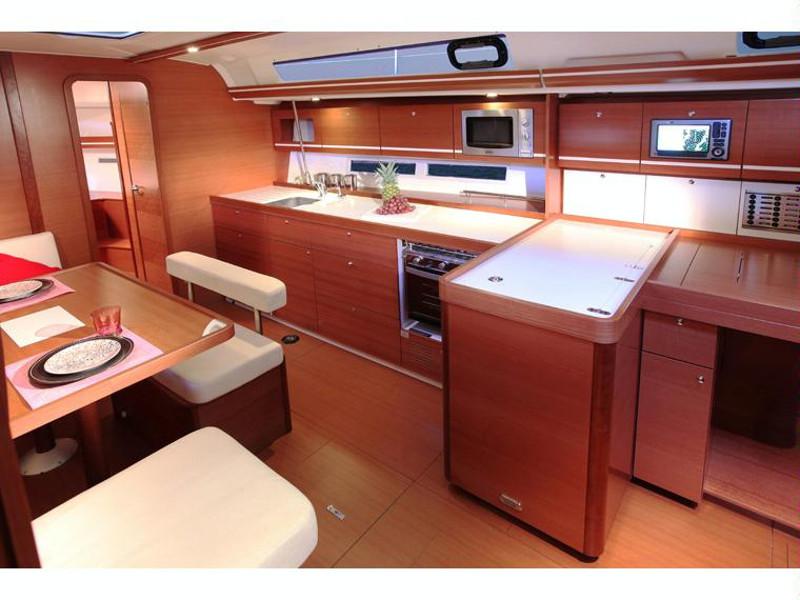 Book yachts online - sailboat - Dufour 450 - EC- 451-14-MA - rent