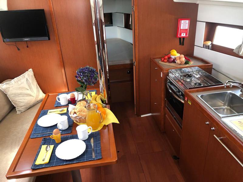Book yachts online - sailboat - Oceanis 38.1 - SAILOR JUPITER - rent