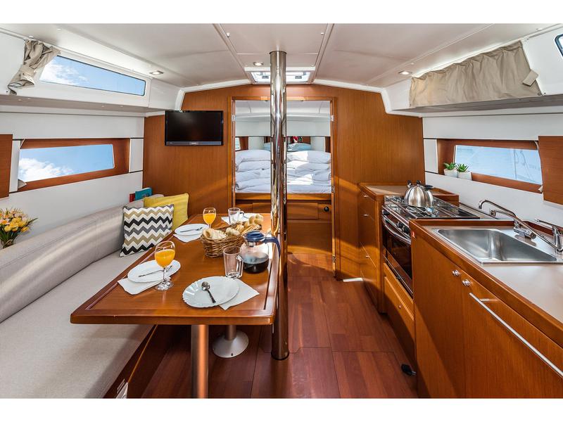 Book yachts online - sailboat - Oceanis 38.1 - SAILOR JUPITER - rent
