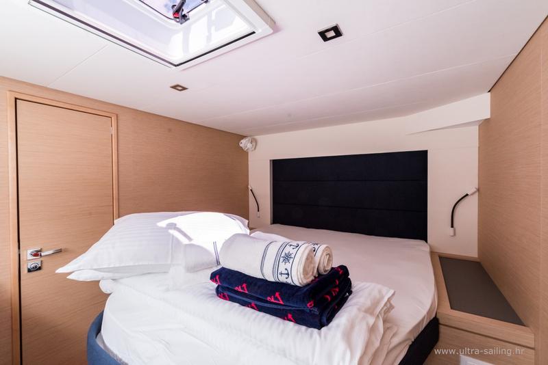 Book yachts online - catamaran - Saona 47 - SUNNY WAVE - rent