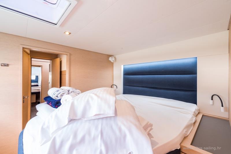 Book yachts online - catamaran - Saona 47 - SUNNY WAVE - rent