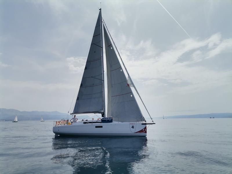Book yachts online - sailboat - First 36 - ULTRA FIRST - rent