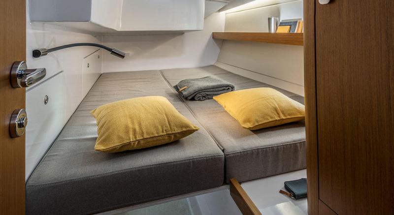 Book yachts online - sailboat - First 36 - ULTRA FIRST - rent