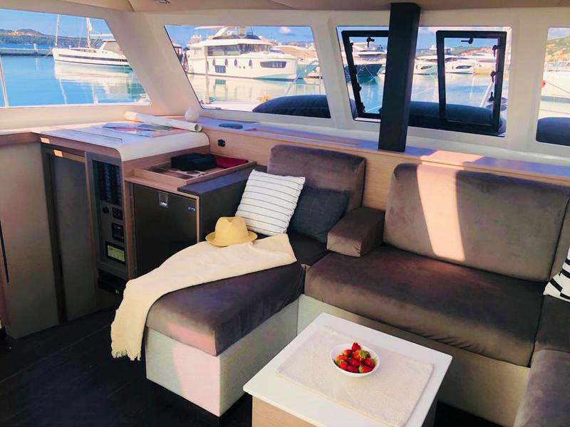 Book yachts online - catamaran - Isla 40 - ISLAND ESCAPE - rent