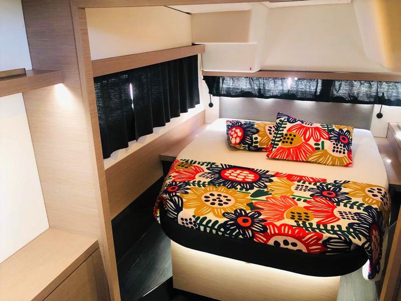 Book yachts online - catamaran - Isla 40 - ISLAND ESCAPE - rent