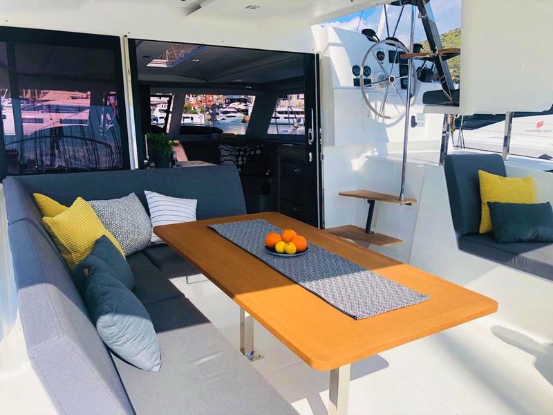 Book yachts online - catamaran - Isla 40 - ISLAND ESCAPE - rent