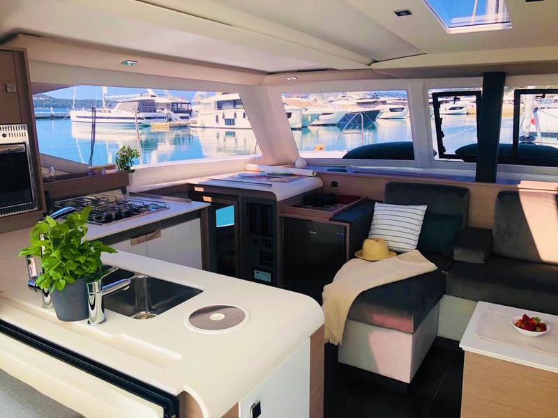 Book yachts online - catamaran - Isla 40 - ISLAND ESCAPE - rent