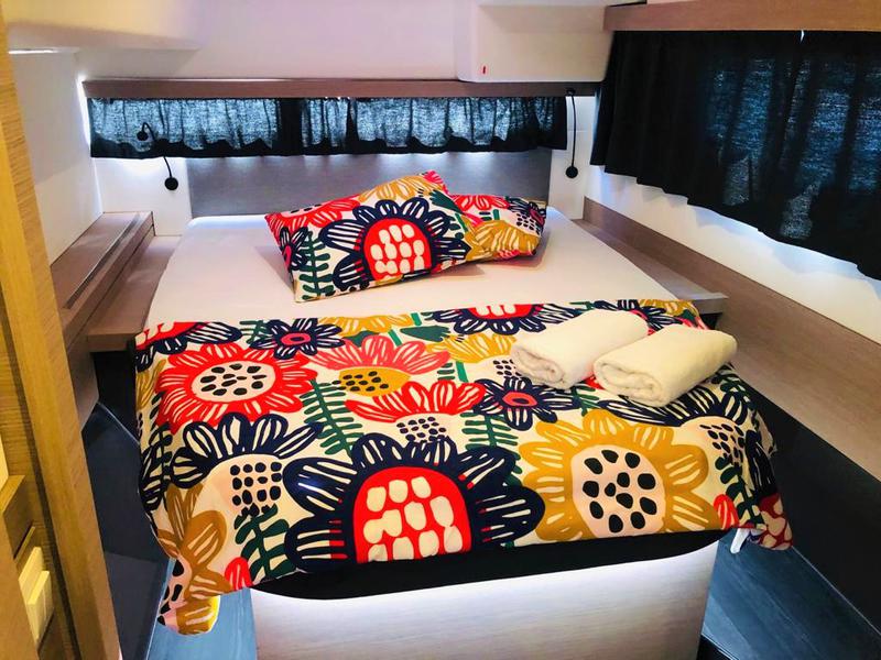 Book yachts online - catamaran - Isla 40 - ISLAND ESCAPE - rent