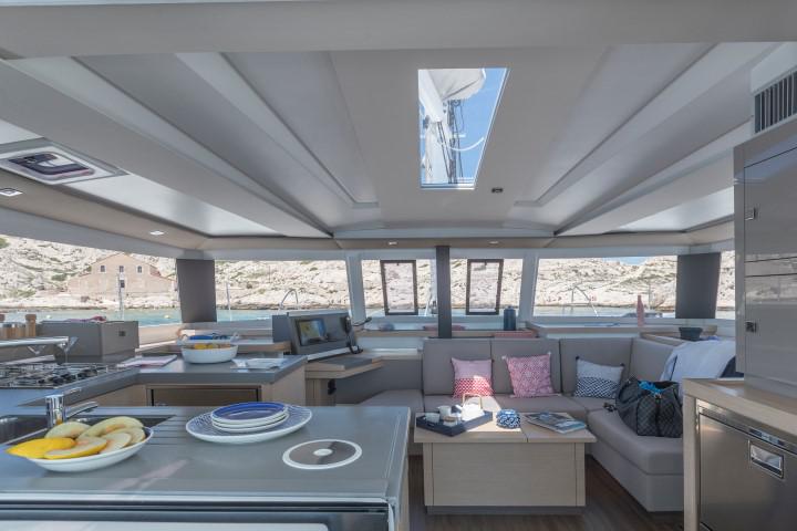 Book yachts online - catamaran - Astréa 42 - OCEAN RUNNER - rent