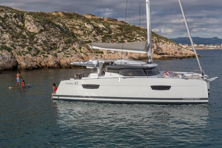 Book yachts online - catamaran - Astréa 42 - OCEAN RUNNER - rent