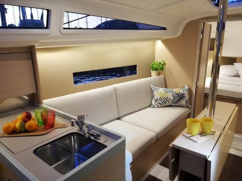 Book yachts online - sailboat - Oceanis 30.1 - MOBULA ZERO - rent