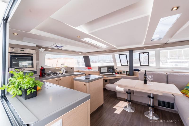 Book yachts online - catamaran - Saona 47 - DESAFINADO - rent