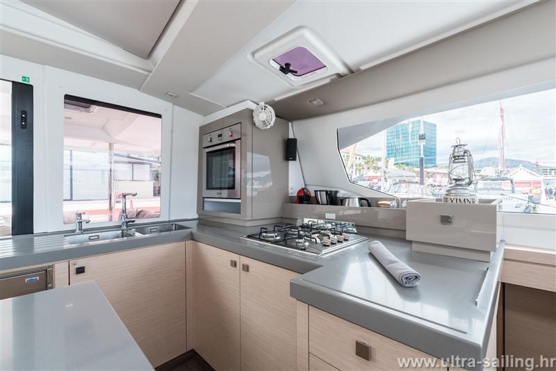 Book yachts online - catamaran - Saona 47 - DESAFINADO - rent