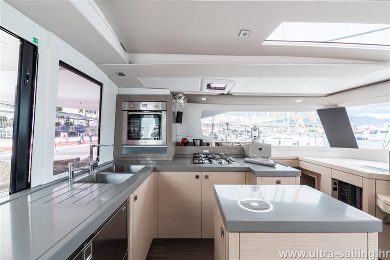 Book yachts online - catamaran - Saona 47 - DESAFINADO - rent