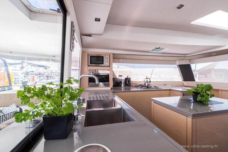 Book yachts online - catamaran - Saba 50 - SABA 50 -  AC and generator - rent