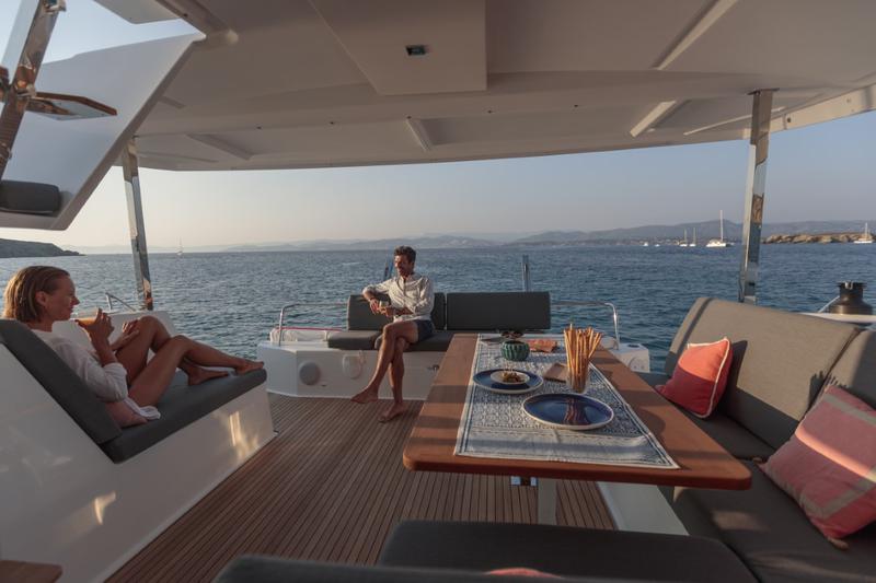Book yachts online - catamaran - Isla 40 - SAILOR VENUS  - rent