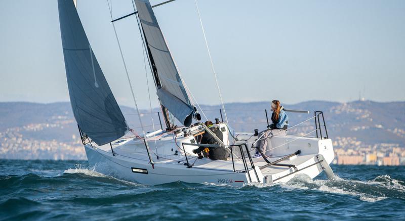 Book yachts online - sailboat - First 27 - SUFERINA - rent
