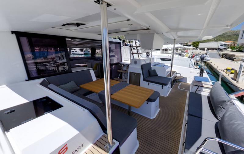 Book yachts online - catamaran - Astréa 42 - MAGIC SUMMER - rent