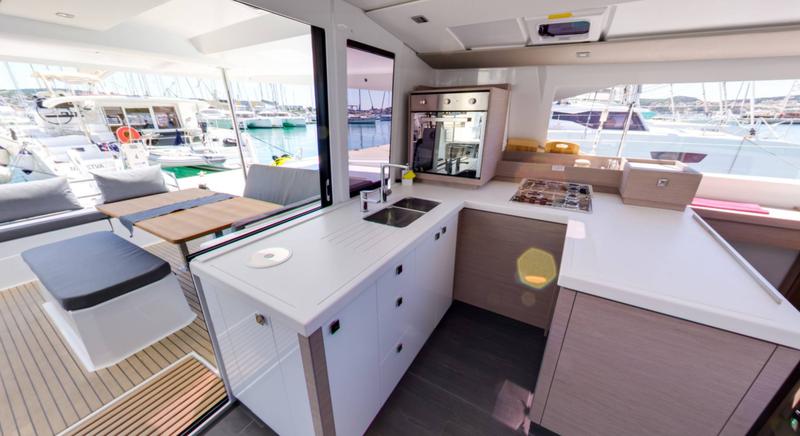 Book yachts online - catamaran - Astréa 42 - MAGIC SUMMER - rent