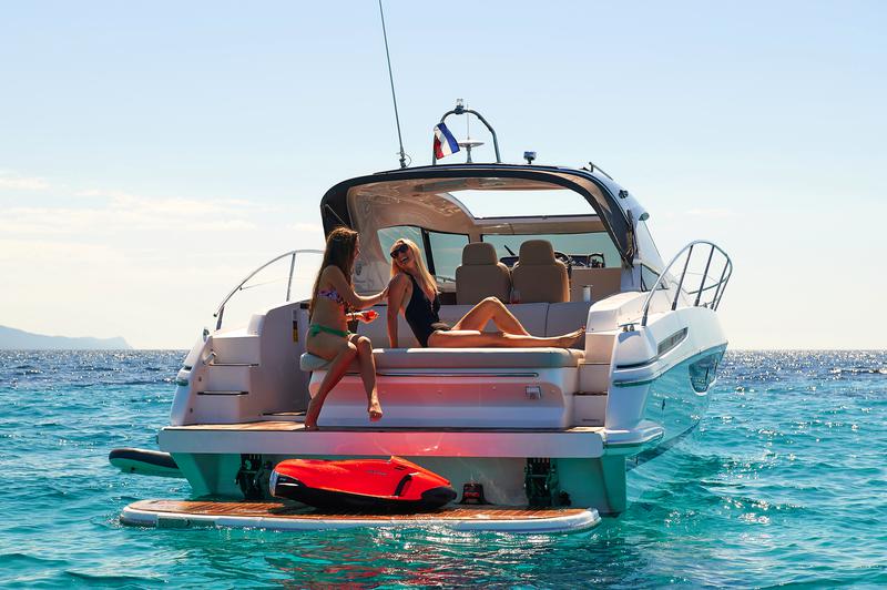 Book yachts online - motorboat - Focus Power 36 Hard Top - GOLEM I - rent