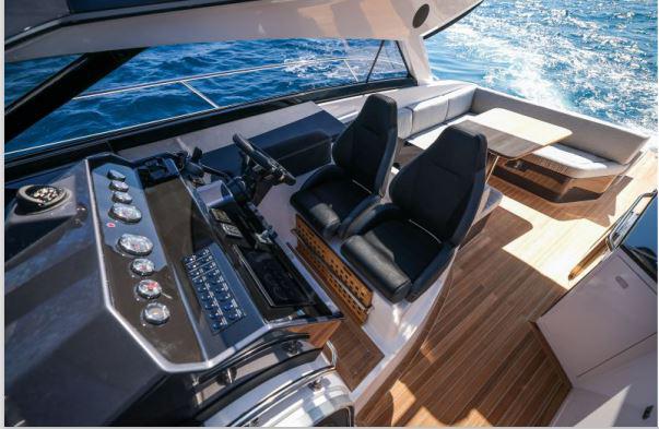 Book yachts online - motorboat - Focus Power 44 Hard Top - SONUS - rent