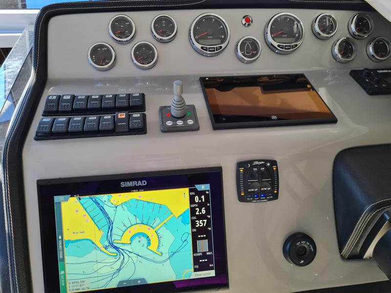 Book yachts online - motorboat - Focus Power 36 Hard Top - FOCUS - rent