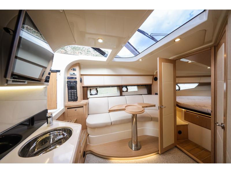 Book yachts online - motorboat - Focus Power 36 Hard Top - FOCUS - rent