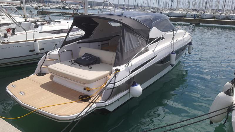 Book yachts online - motorboat - Focus Power 36 Hard Top - FOCUS - rent
