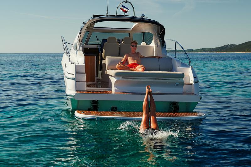 Book yachts online - motorboat - Focus Power 36 Hard Top - FOCUS - rent