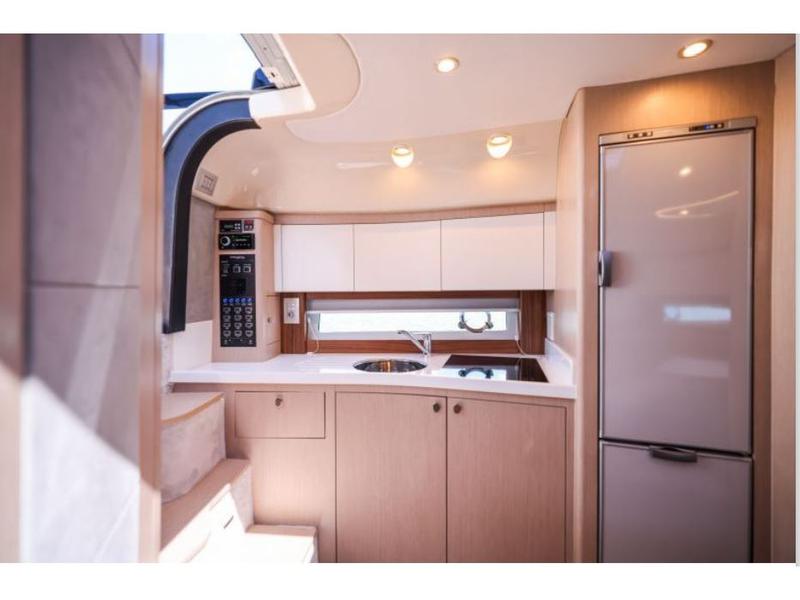Book yachts online - motorboat - Focus Power 44 Hard Top - GTX - rent