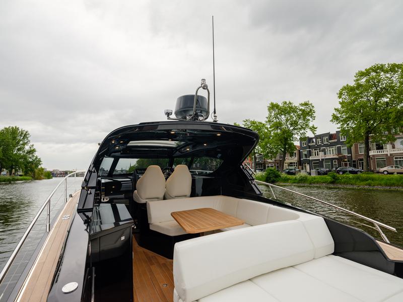Book yachts online - motorboat - Focus Power 36 Hard Top - JOKER - rent