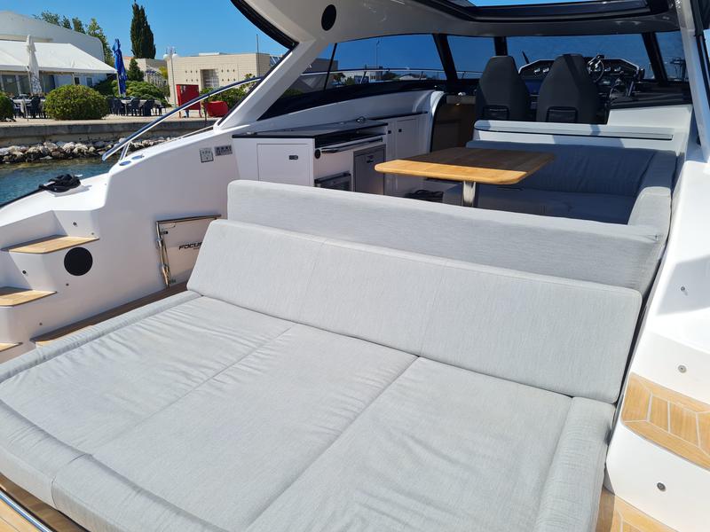 Book yachts online - motorboat - Focus Power 44 Hard Top - Boha - rent