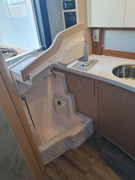 Book yachts online - motorboat - Focus Power 44 Hard Top - Boha - rent